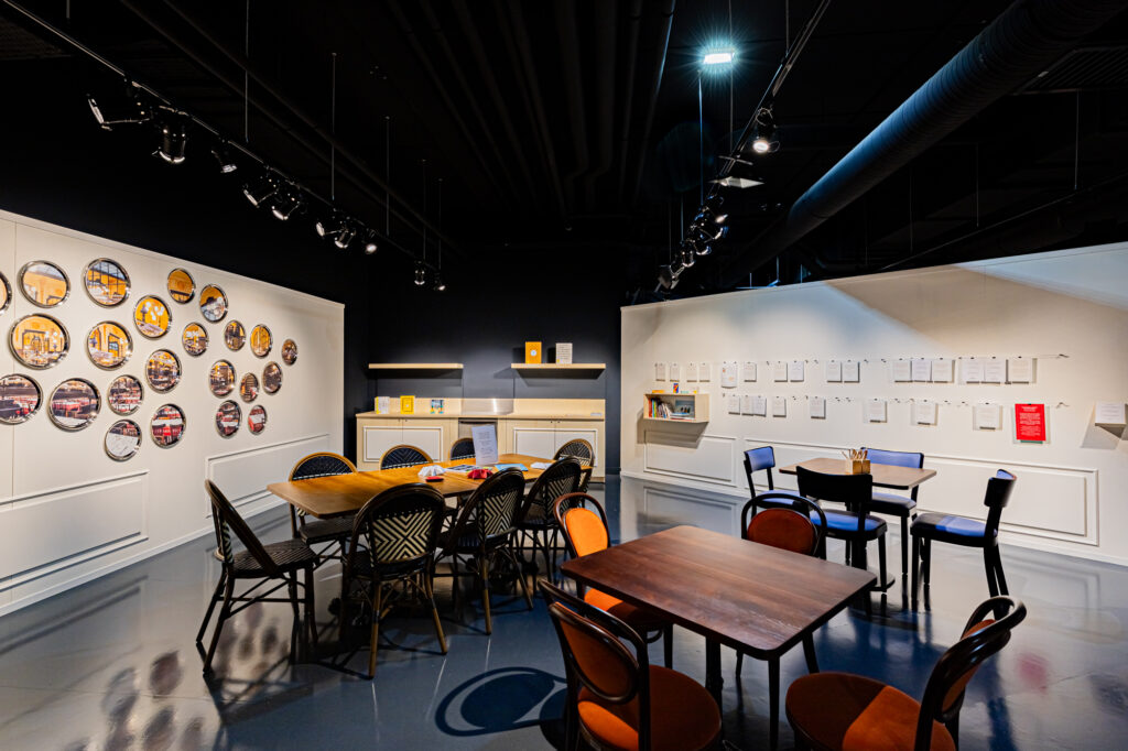Salle de médiation dans l'exposition Et si on allait au resto ?